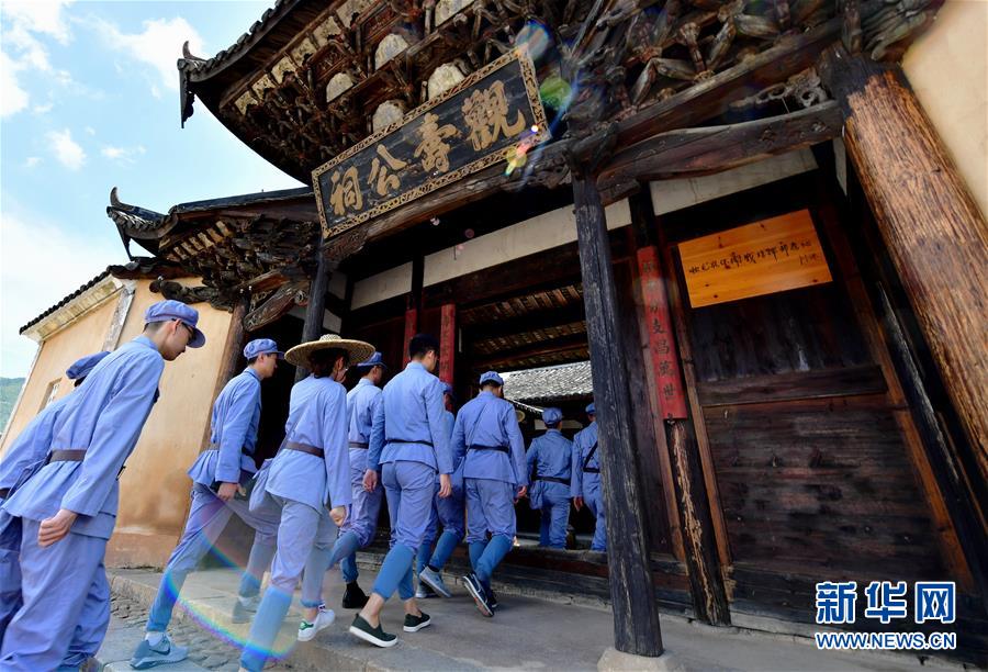 （新華全媒頭條·不忘初心、牢記使命——記者再走長征路·圖文互動）（10）風(fēng)展紅旗如畫——來自長征出發(fā)地長汀、寧化的紅色信仰報告 